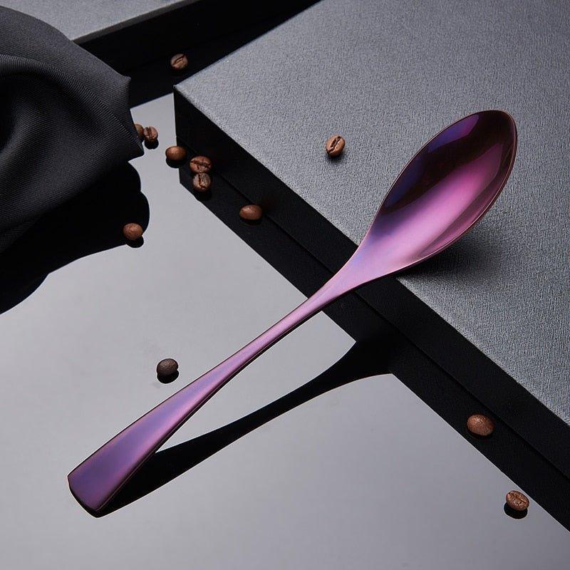 Streamlined and stylish cutlery set